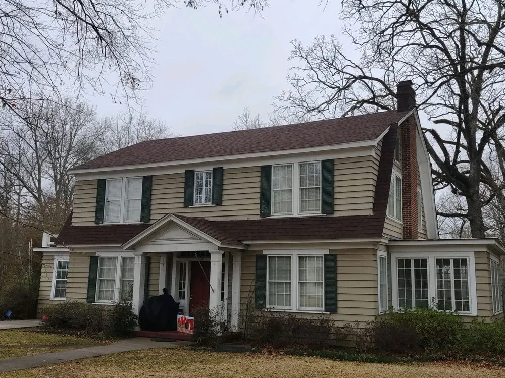 Slide of Luis Contreras Roofing