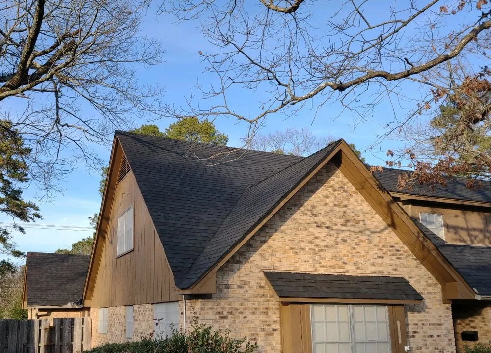 Slide of Luis Contreras Roofing