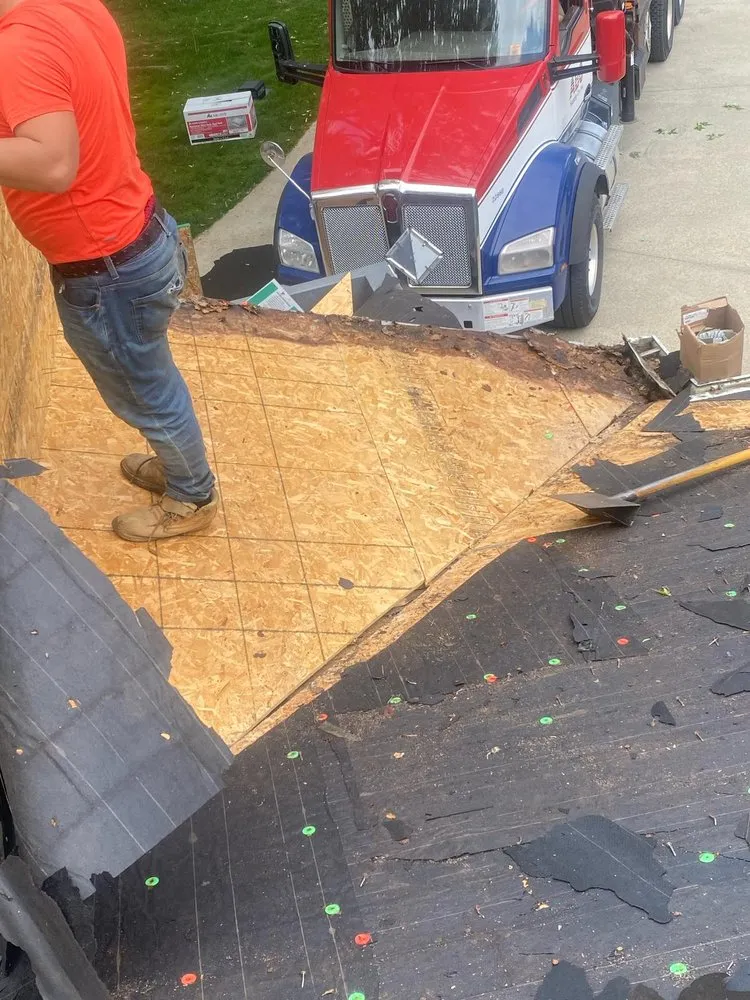 Slide of Luis huilca construction