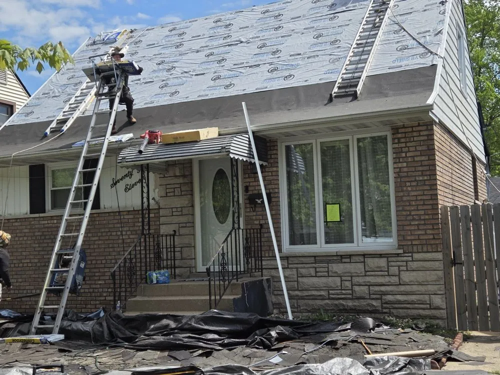 Slide of Luis huilca construction