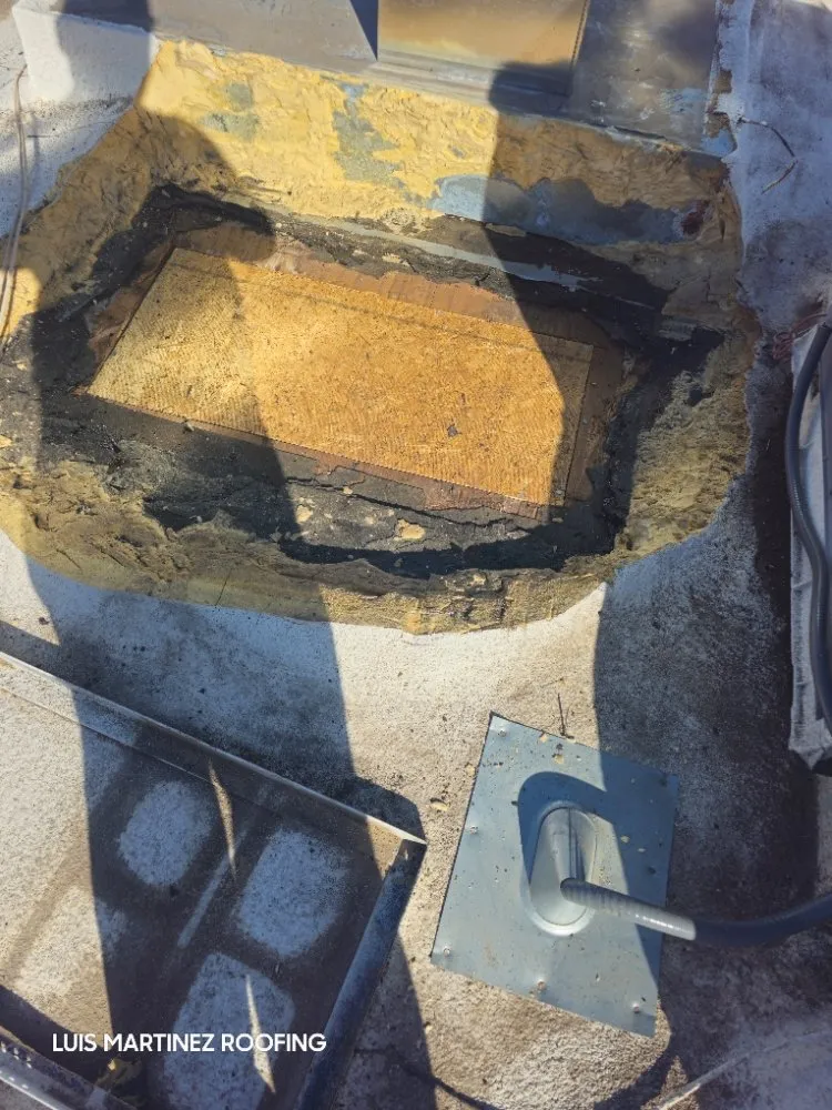 Slide of Luis Martinez Roofing