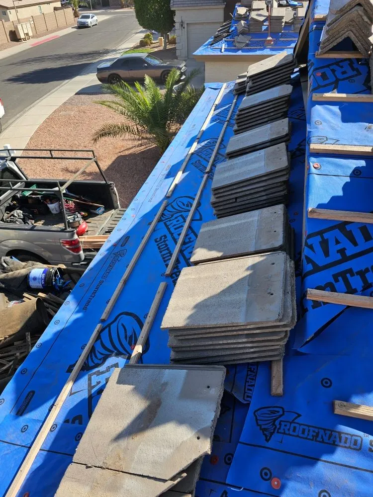 Slide of Luis Martinez Roofing