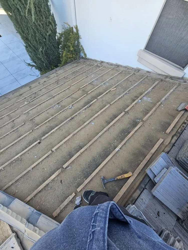 Slide of Luis Martinez Roofing