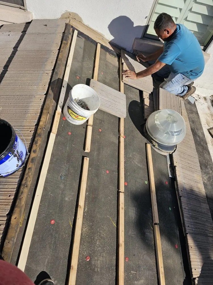 Slide of Luis Martinez Roofing