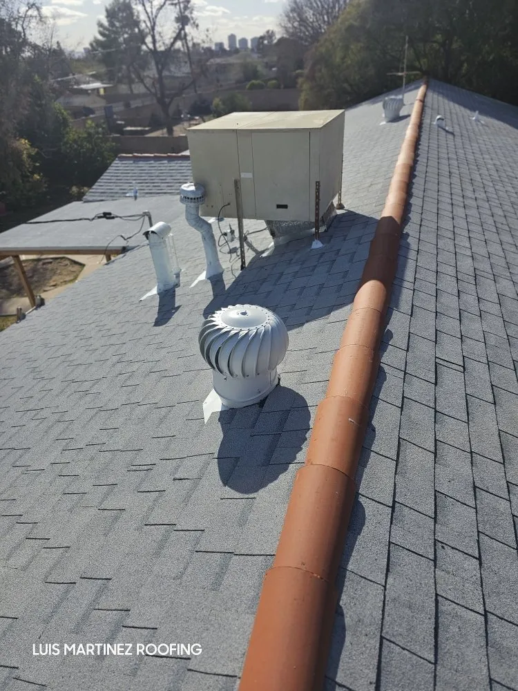 Slide of Luis Martinez Roofing