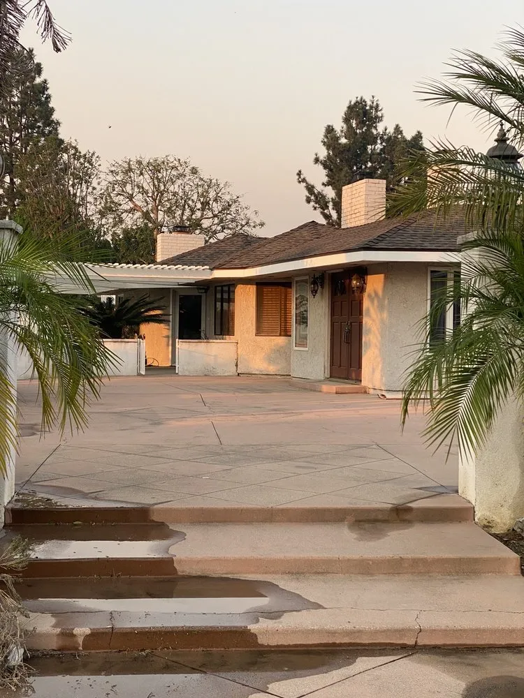 Slide of Luis Mendoza Roofing