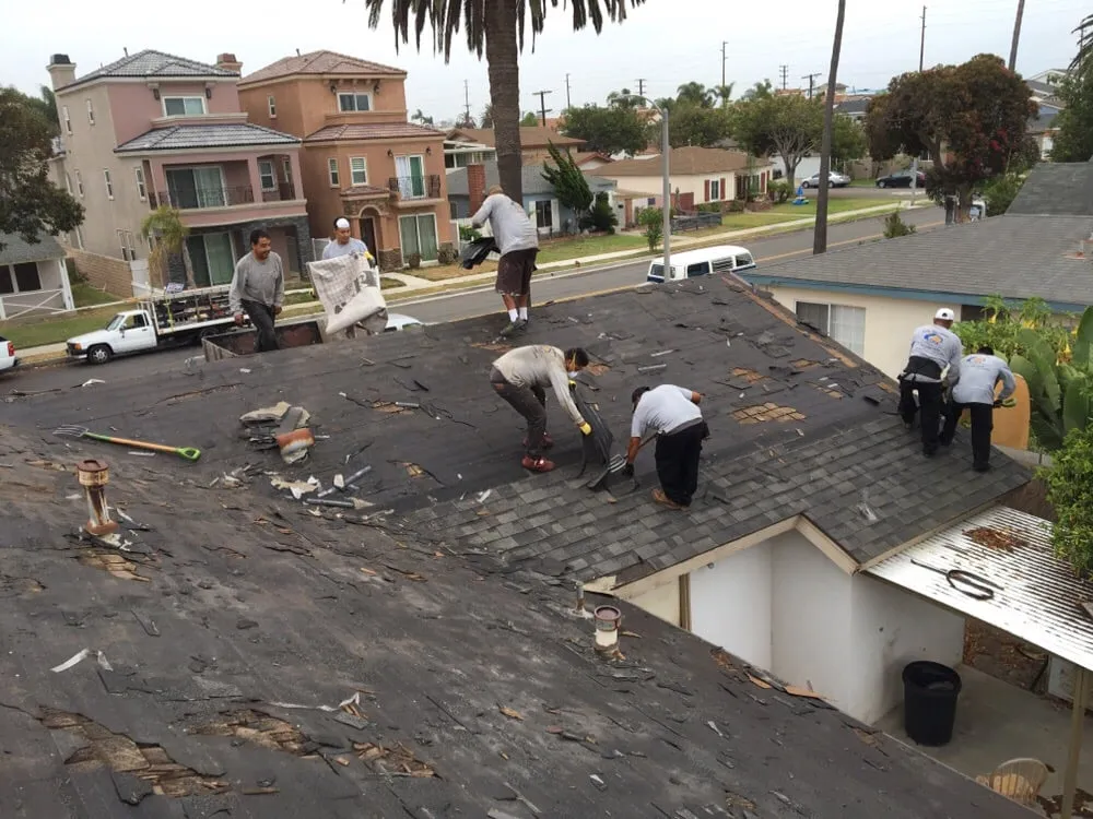 Slide of Luis Mendoza Roofing