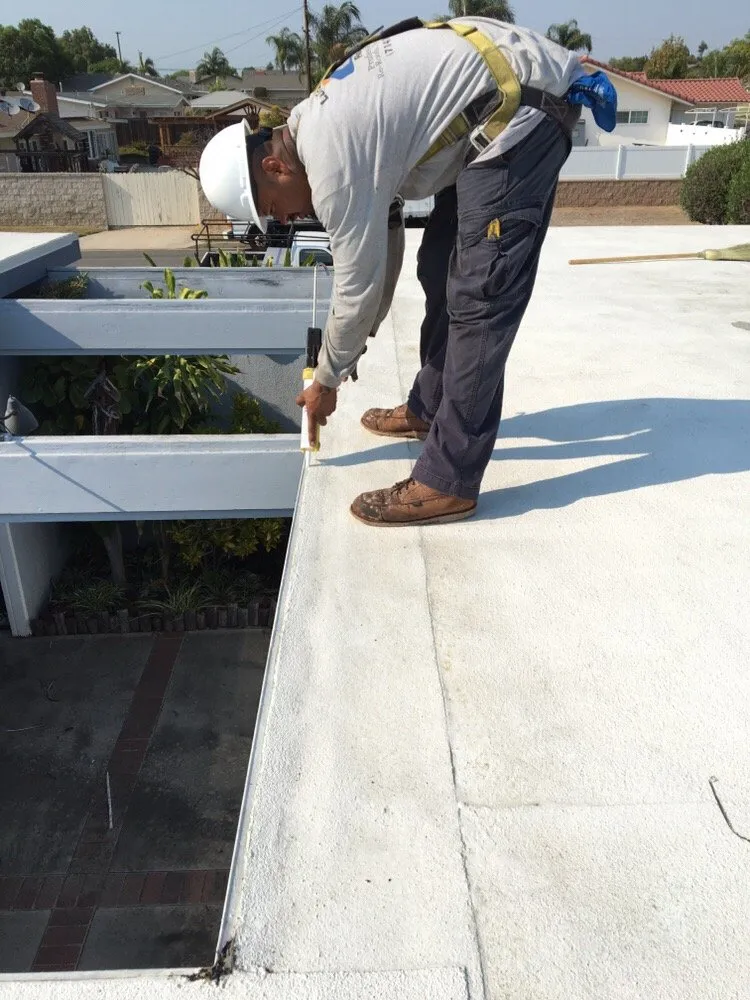 Slide of Luis Mendoza Roofing