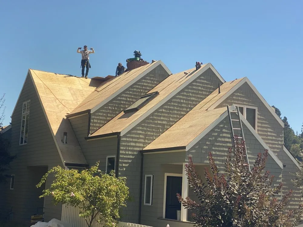 Slide of Luis Roofing