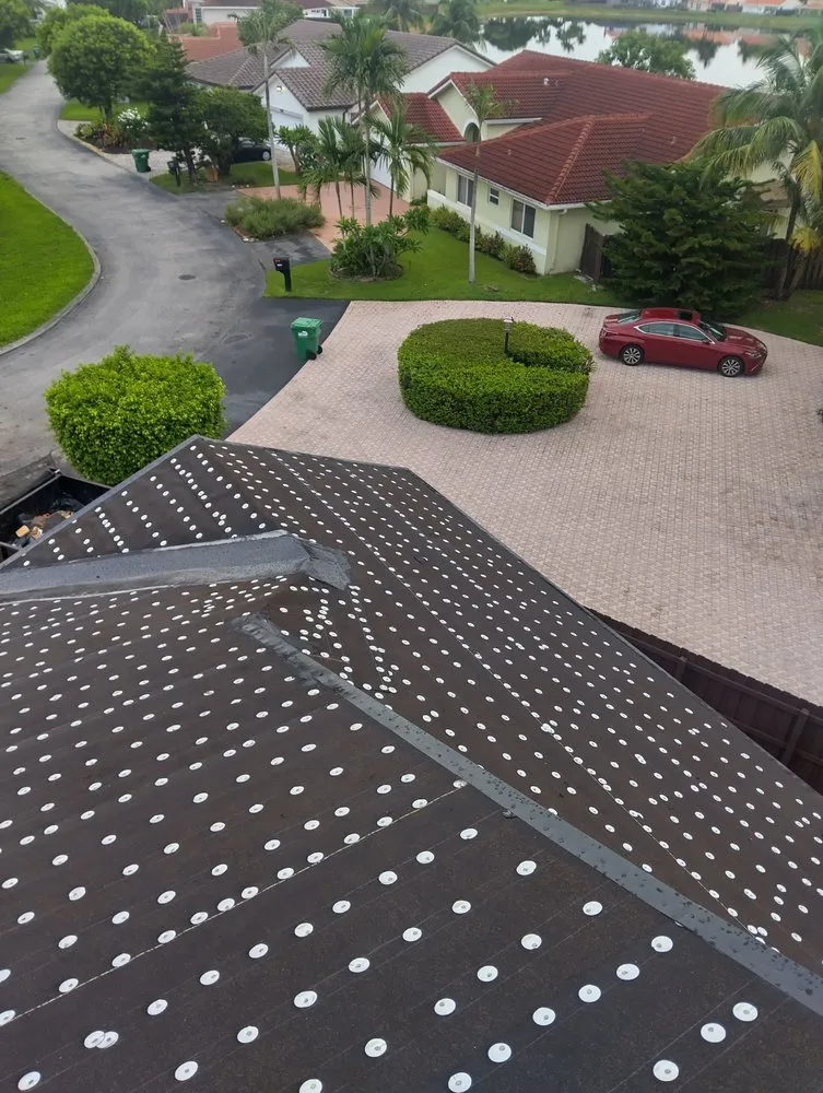 Slide of Luis Roofing Solution