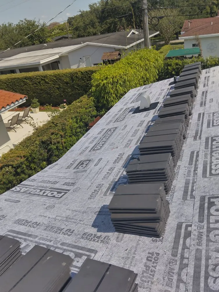 Slide of Luis Roofing Solution