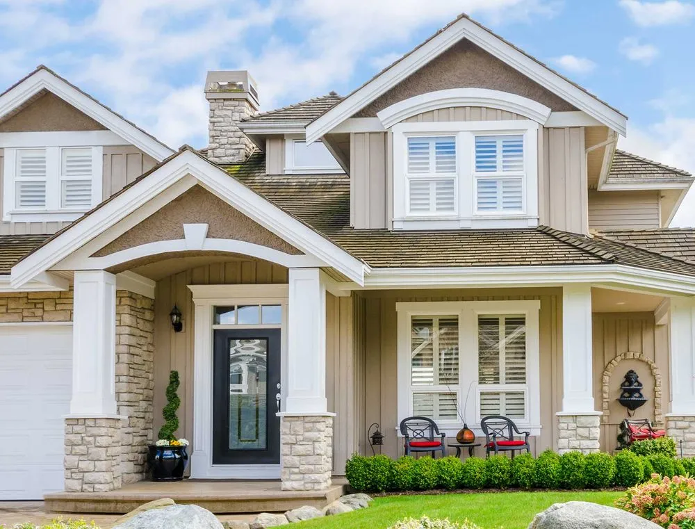 Slide of Lumin General Contractors