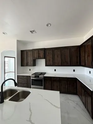 Luminis Construction Logo