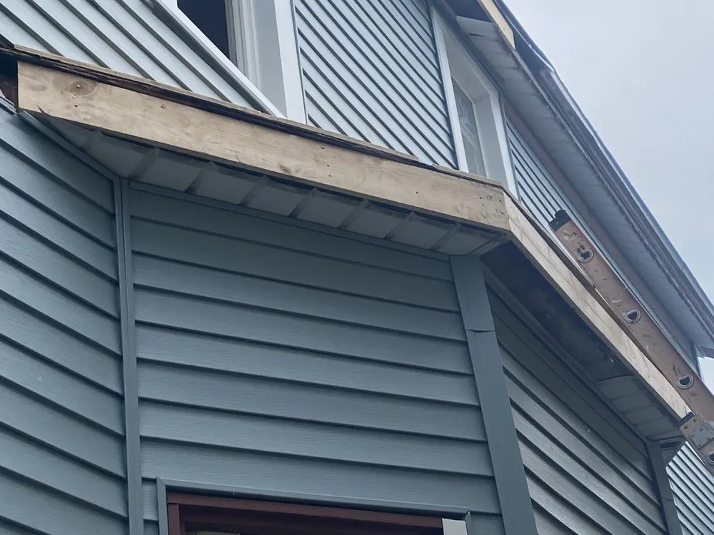 Slide of Luna carpentry