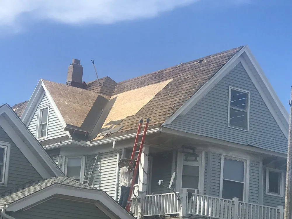 Slide of Luna carpentry