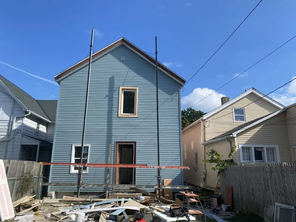 Slide of Luna carpentry