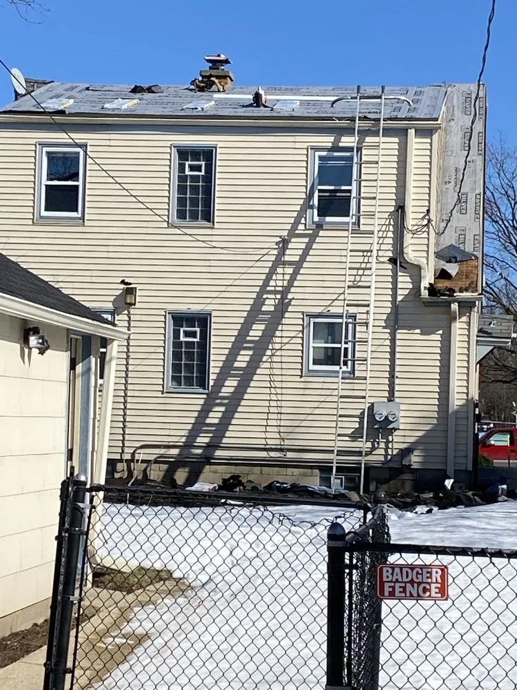 Slide of Luna carpentry