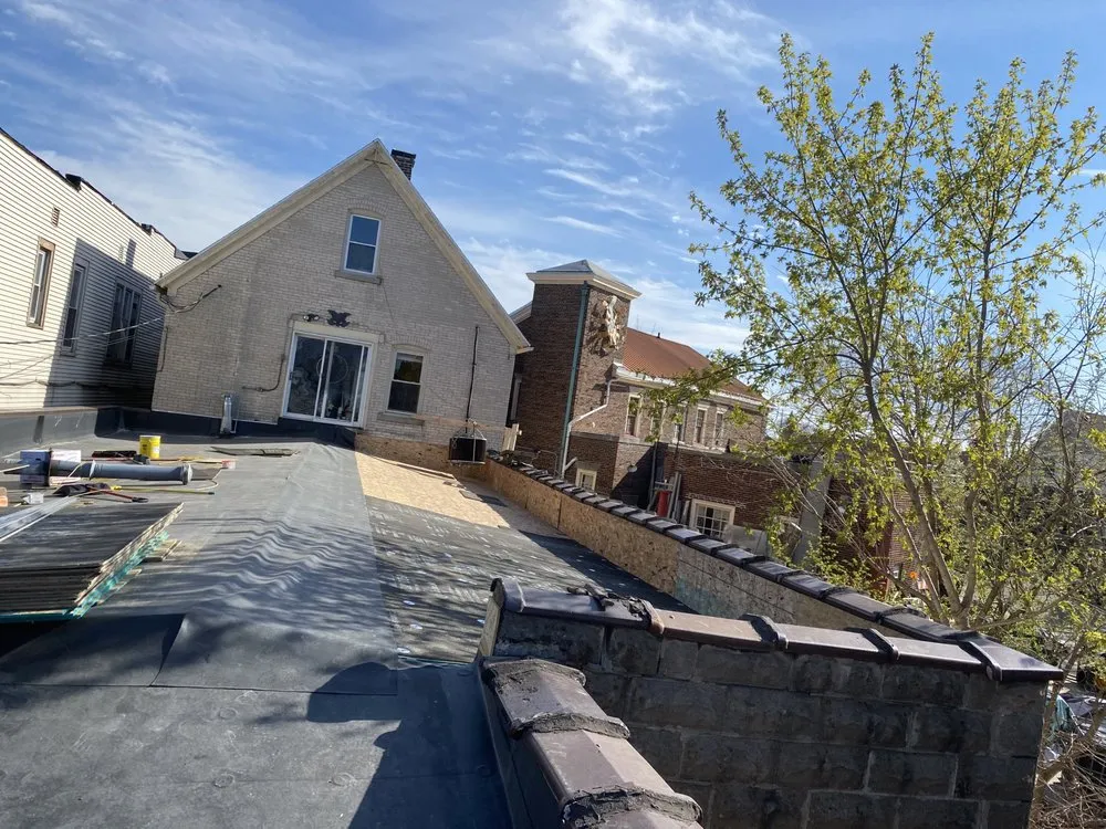 Slide of Luna carpentry