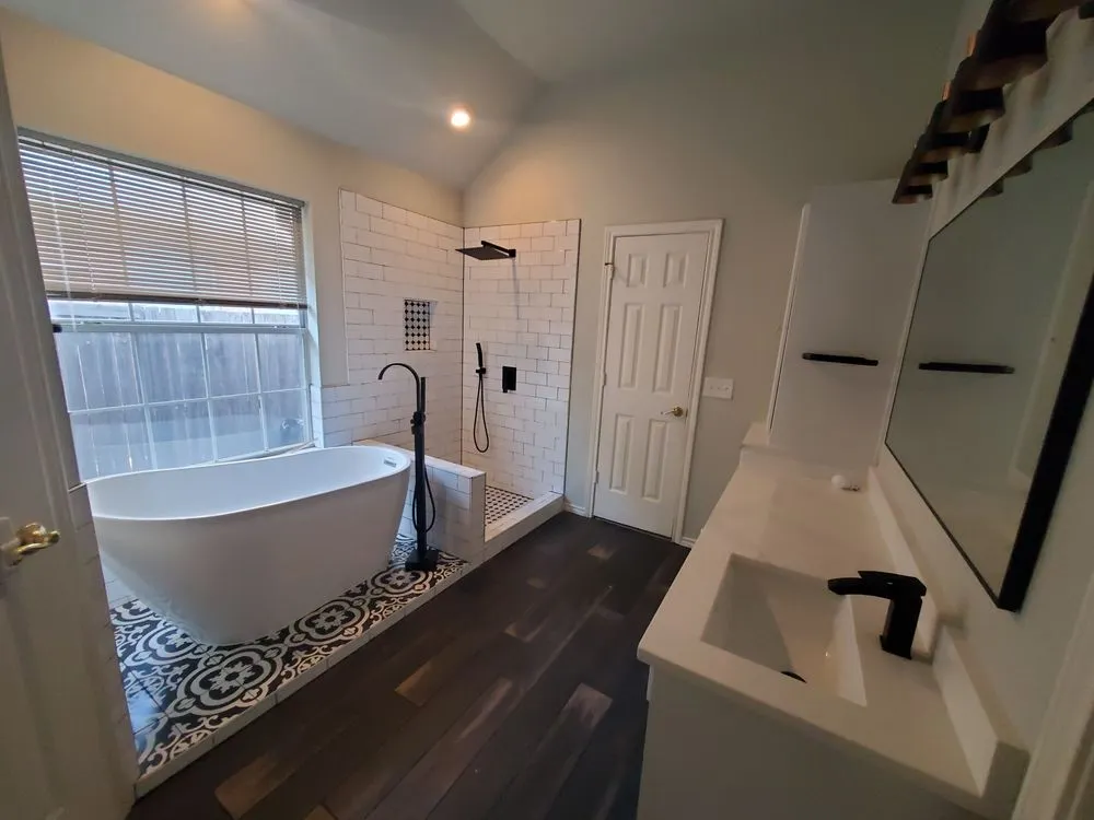 Slide of Luna General Contractors