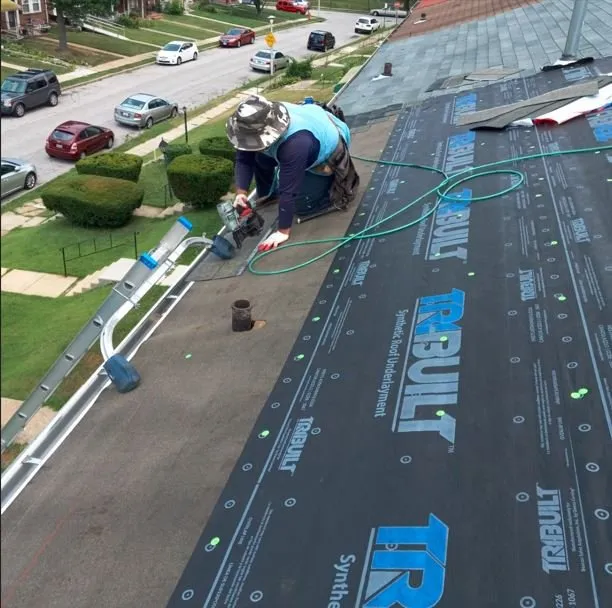 Slide of Luna Roofing & Siding