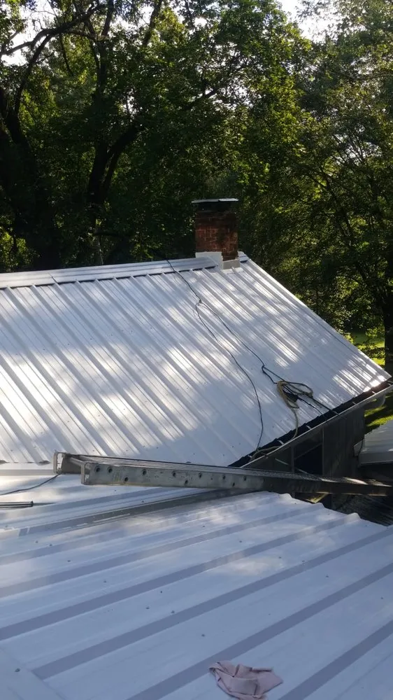 Slide of Luna Roofing & Siding