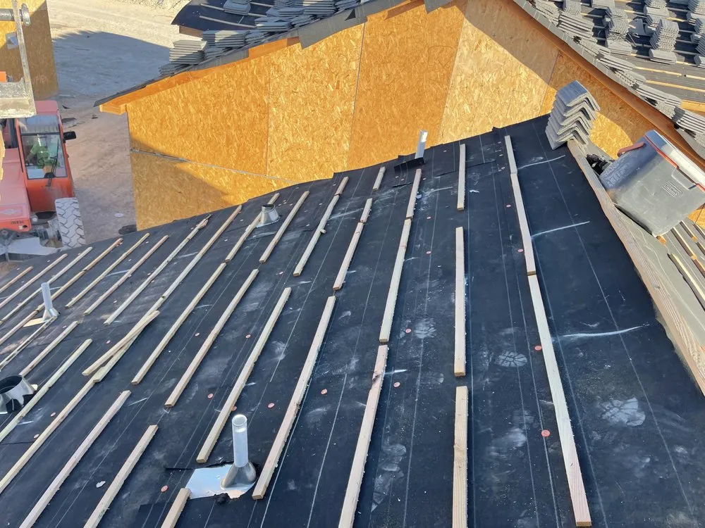 Slide of Luna Roofing & Waterproofing