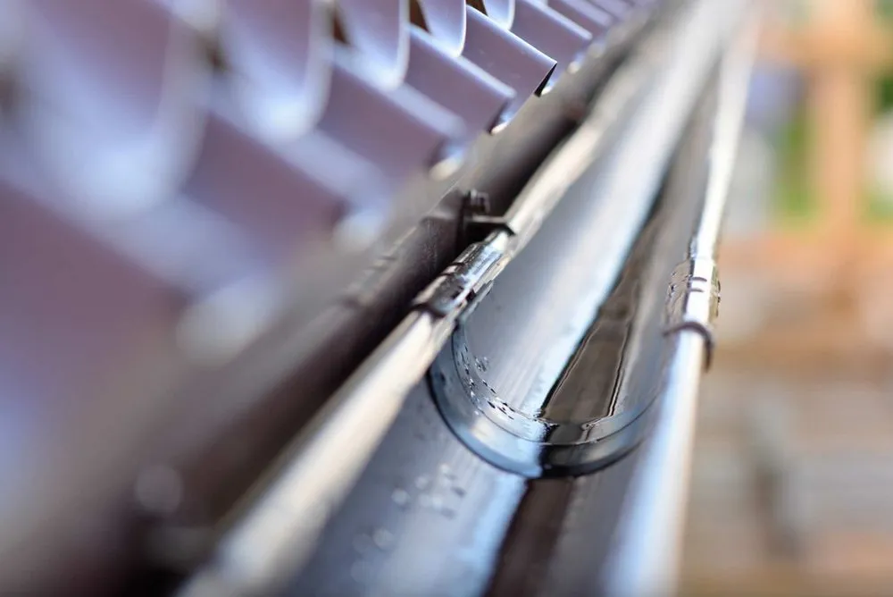 Slide of Luna's Roofing Service