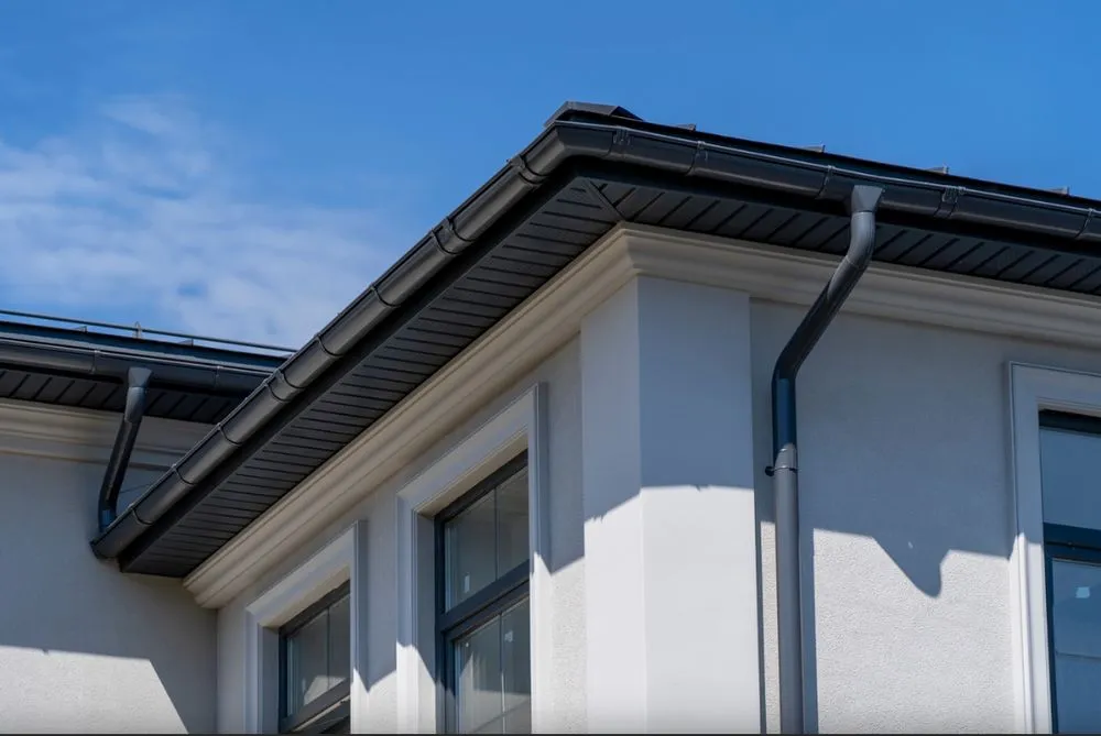 Slide of Luna's Roofing Service