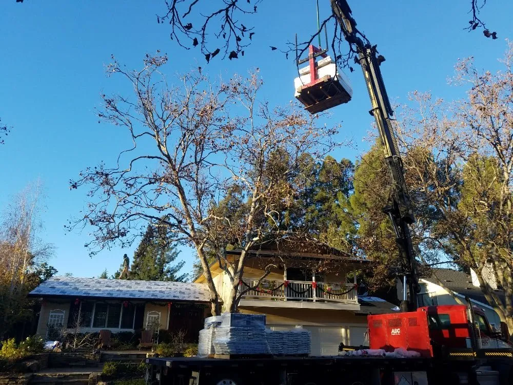 Slide of Lundy Solar and Roofing Co