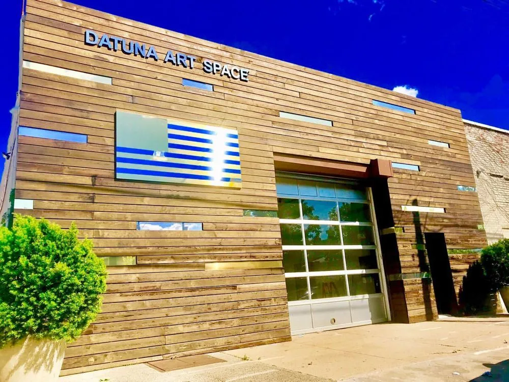 Slide of Lux Design Construction Company