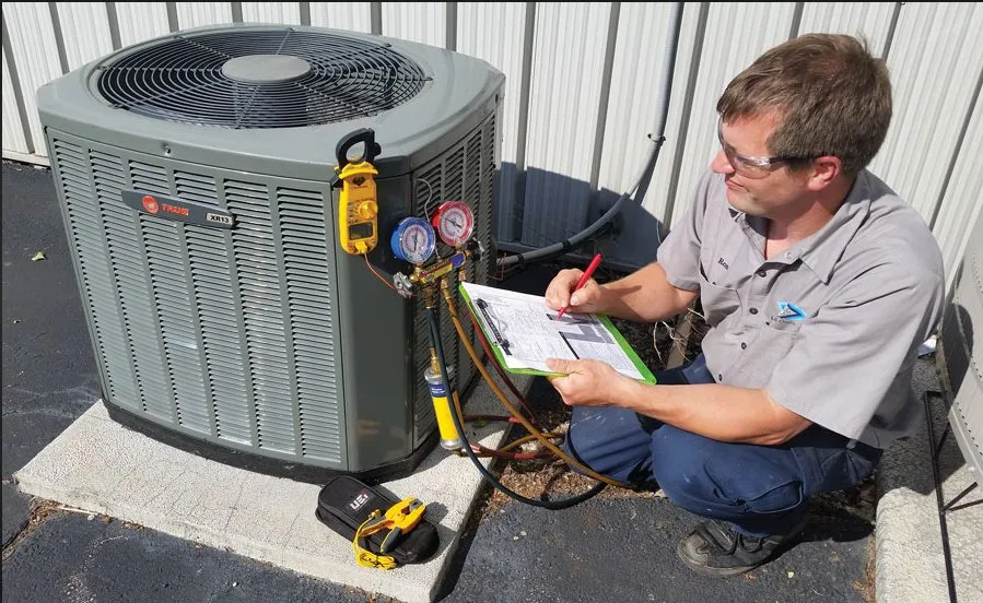 Slide of Luxia Gallery House