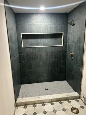 Luxx Home Remodeling Logo