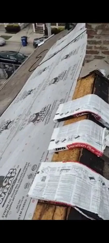 Licensed residential roofing service with free inspection in Smithdale, MS by LV Roofing