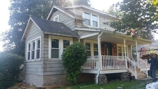 Slide of Lyndsey Roofing