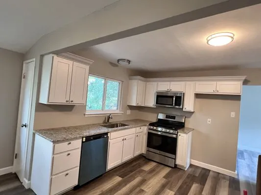 M & J Construction Logo