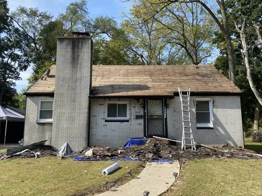 M & M Improvement Logo