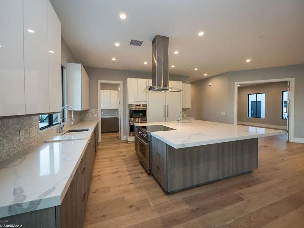 Reliable roof repair in Encino, CA by M K Home Builders
