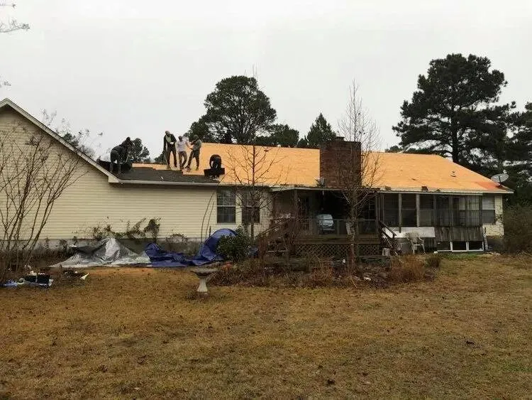 Slide of M M Roofing