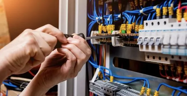 Maddox Fixes All Logo