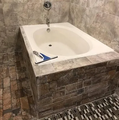 Maddox Roofing and Contracting Logo