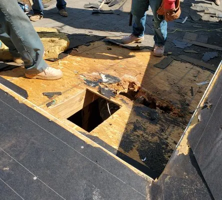 Madison Roofing & Siding Logo