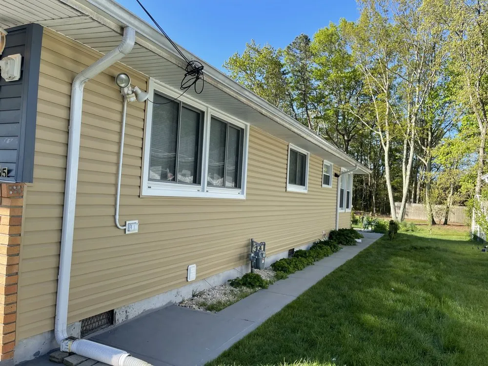 Top-rated roof leak repair experts serving Ewing Township, NJ - Magic Roofing & Siding