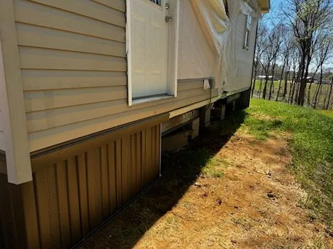 Slide of Magnolia Skirting