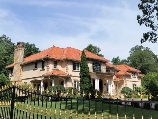 Maine Touch Roofing Logo