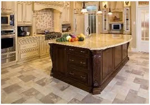 Mak Roofing & Construction Logo