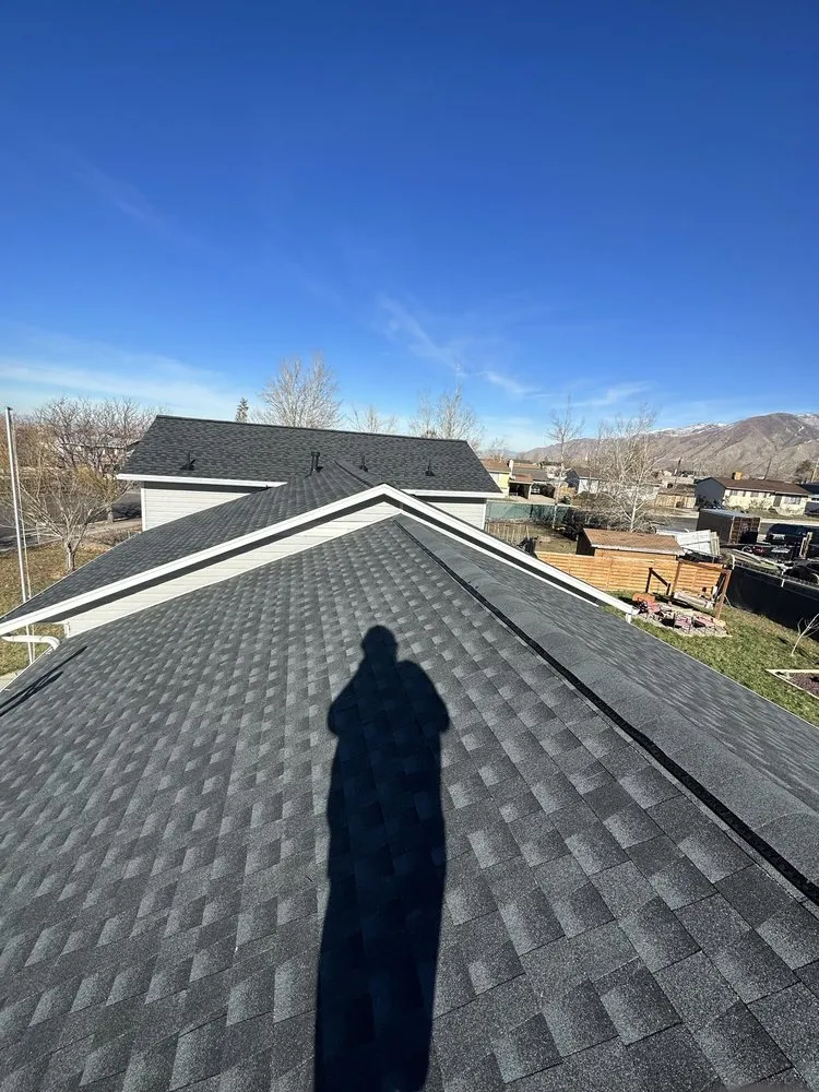 Slide of Makai Roofing Solar