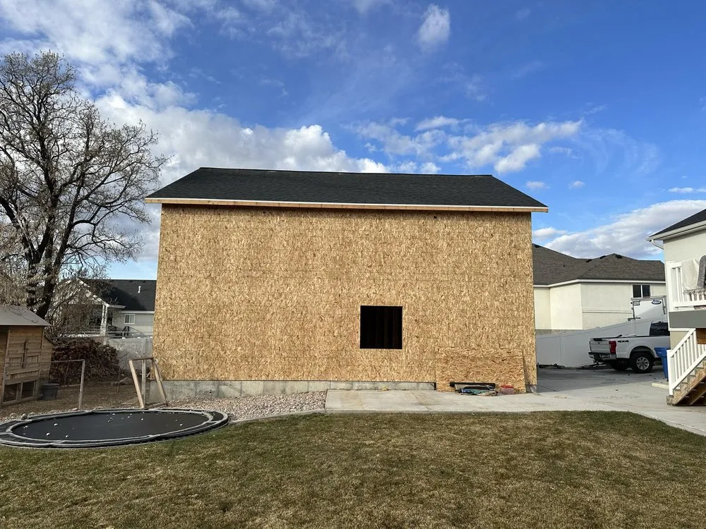 Slide of Makai Roofing Solar