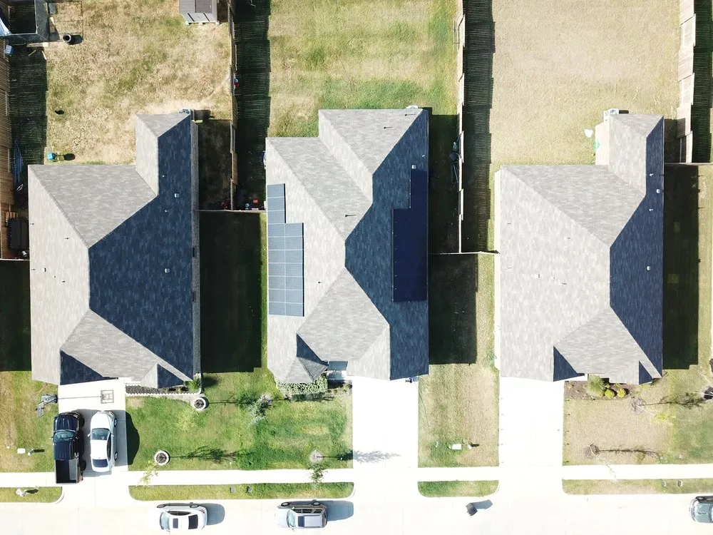 Slide of Makai Roofing Solar