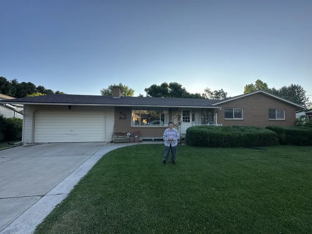 Slide of Makai Roofing Solar