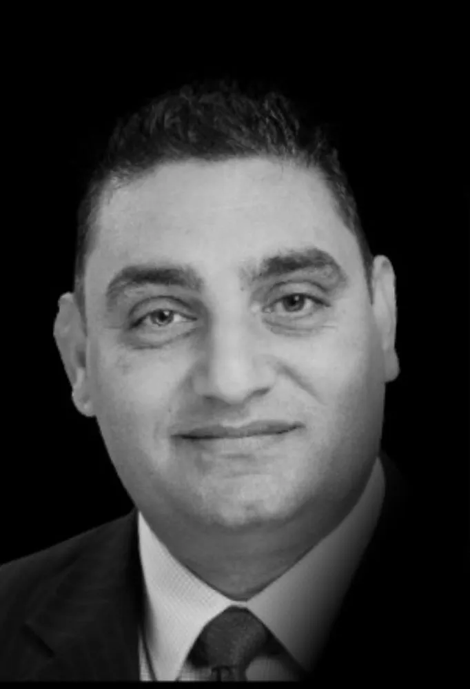 Slide of Malik Builder